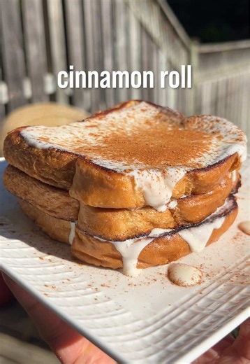 The best homemade Cinnamon Roll French Toast! High protein, lower in calories and tastes like dessert. Make it in under 15 minutes!👇🏽 - French Toast Batter: • 1 egg • 1/3 cup any milk (I use 1%) • 1/2 scoop vanilla protein powder • 1 tbsp any sweetener (I use brown sugar stevia) • optional: 1/4 tsp vanilla extract • optional: 1/4 tsp cinnamon - Filling: • 1/3 cup fat free greek yogurt • 1/2 scoop vanilla protein powder • optional: splash of milk if you want a thinner consistency • cinnamon (fo