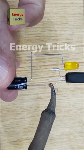Blinking LED Circuit – Easy DIY Electronics Project for Beginners ⚡ Step-by-Step Guide #shorts