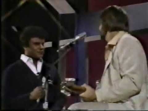 11Dec1982 "You Will Not Lose" - Glen Campbell & Johnny Mathis (The Glen Campbell Music Show)