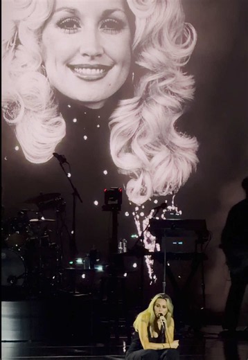 “jolene speech” @Miley Cyrus, bass persuades: live at the hollywood bowl | los angeles, ca | oct 16, 2026 #mileycyrus #concert #hollywoodbowl #dollyparton #jolene (filmed by me)