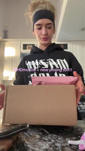 Unboxing Livvy posing suit — HDmuscle haul & first look