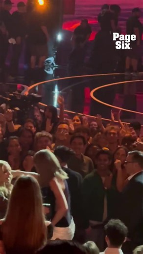 Taylor Swift hugs Madonna at 2026 MTV VMAs