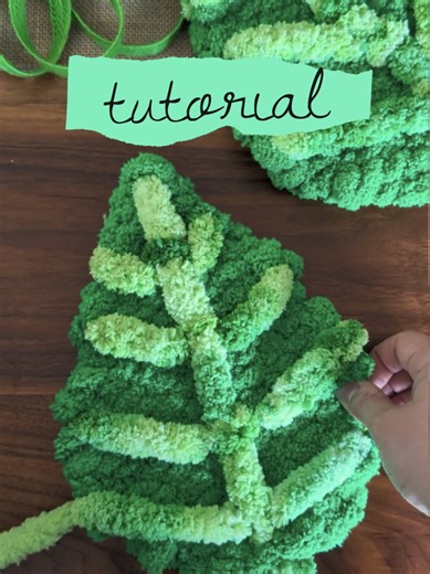 Cardboard Loom Woven Leaf Bag Tutorial 🌱 Here's a more detailed tutorial for how to weave a leaf bag with a cardboard loom. I have a template and full instructions for this weaving project available on my Etsy! #kidcraft #easycraft #cardboardcraft
