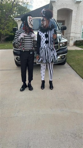 Spooky Hooky: Cute Couple Halloween Hook Ideas