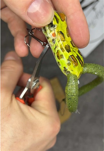 Create a Hyper-Realistic Frog Lure for Fishing