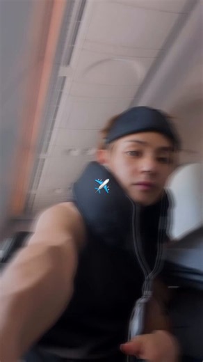 OMG HAVE A SAFE FLIGHT TAEHYUNG 💜
