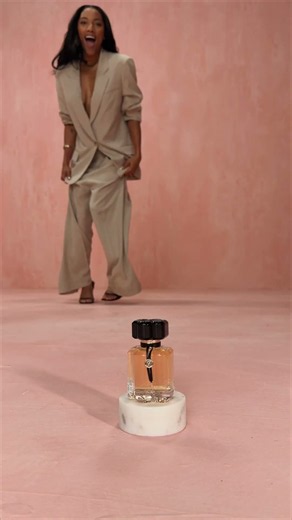 ​A pick-me-up kind of scent. #TaraDavisWoodhall dials up the energy with BOSS Bottled Beyond for Her