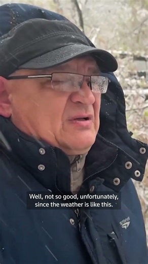 Moscow hit by unusually heavy late snowstorm