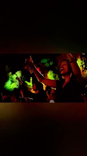 Live Performance Sweet Caroline at The Greek Theatre (2012) 🎶