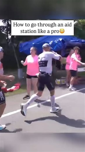 8 cups in 14 seconds…now that’s impressive😅 We're looking back at 2025's most viral moments...Kristian Blummenfelt🇳🇴 took on plenty of fluids on the HOKA Run Course in the #IMTexas heat🔥 #IRONMANtri | IRONMAN
