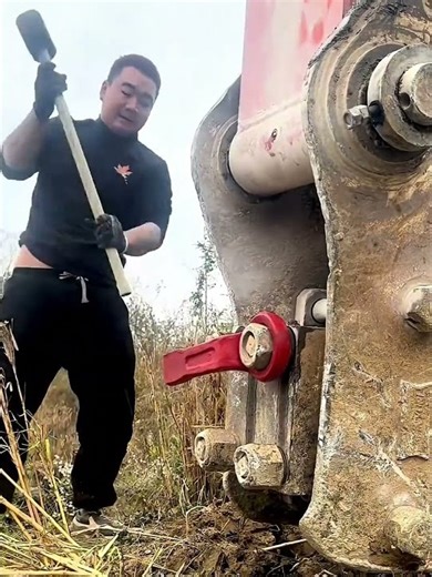 Loosening process of a large mechanical nut