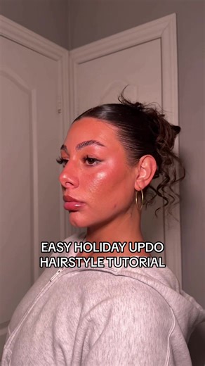 Yall wanted a tutorial so here’s the easiest updo hairstyle for the holidays 🎁🎄 #updotutorial #hairstyletutorial #hairtutorial #holidayupdoinspo @Gisou @Fenty Hair @Moroccanoil