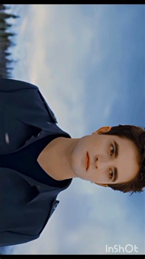 Kristen Stewart as Bella Swan, Robert Pattinson as Edward Cullen, The Twilight saga Film❤️❤️