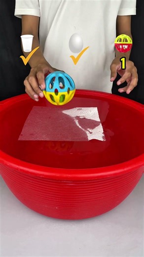 TRY TO GUESS HOW MANY TISSUE PAPER IT TOOKS! what happend next #watertub #tissue#toys #satisfying