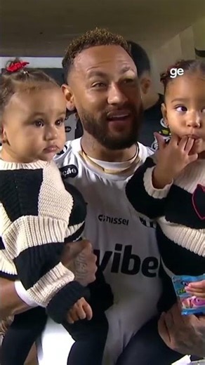 NEYMAR ENTRA EM CAMPO COM AS FILHAS | #shorts | ge.globo