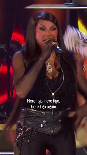 Their mics were ON 🎤 Missy Elliott inducts Salt-N-Pepa into the Rock and Roll Hall of Fame!