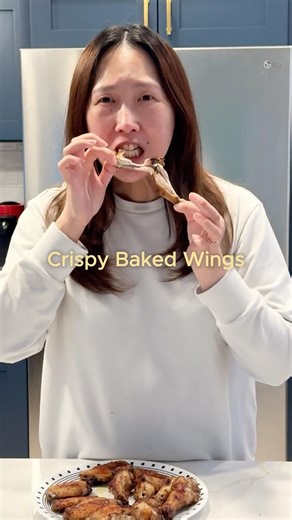 Super Easy Crispy Baked Chicken Wings #chickenwings #EasyRecipes