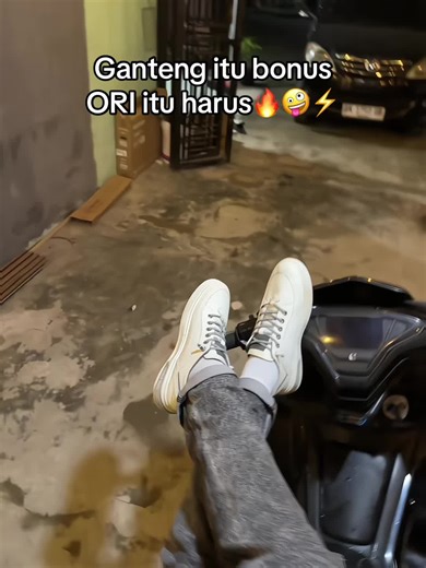 Sepatu Adidas Predator untuk Pria