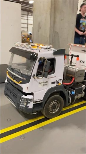 RC Semi hauling dirt to the worksite