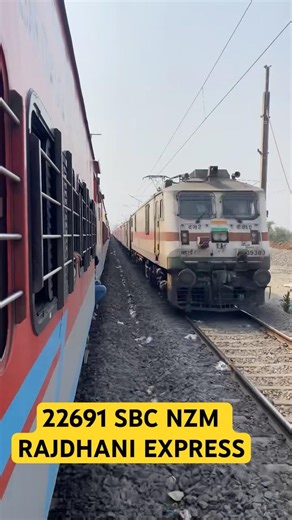 Crossing 22691 Bengaluru Nizamuddin RAJDHANI Express #train #traingadi #trainvideos