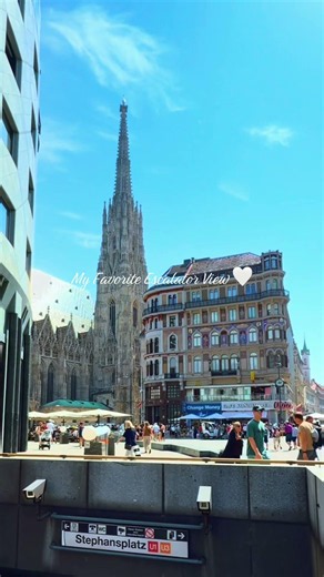 My favorite escalator views in Vienna 😍
