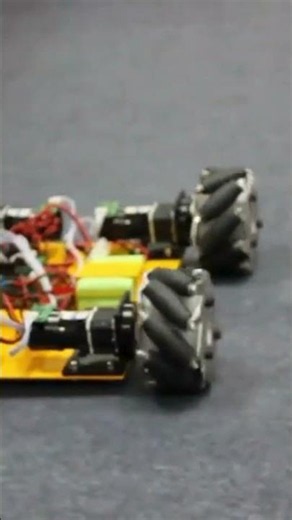 This Arduino Robot Car Moves In Every Direction 😳⚡