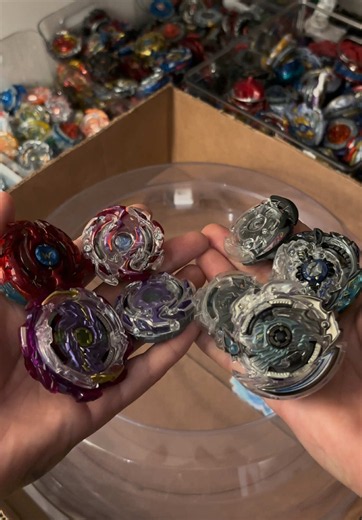 Wyvorn Evolutions vs Deathscyther Evolutions Beyblade Burst battle