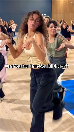That Song Everyone Knows — And She Brings It to Life ✨ | Célandine Payet