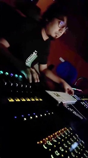 🔊 Mixing on the Avid S6 control surface