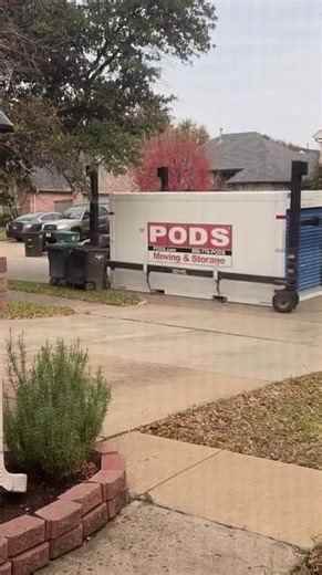 Do you have an upcoming long-distance move planned for 2026? PODS is here to deliver a portable container right to your door. You can keep it on your property for as long as you need, and we’ll pick it up and deliver it to your new home. Get started on planning your move today: https://www.PODS.com/moving-services/long-distance-moving?utm_medium=social-media&utm_source=facebook&utm_campaign=long_distance_moving 📹: Alana G. | PODS Moving & Storage