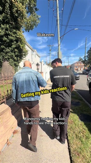 ✨Familytokss✨ (@familytokss)’s video of holding hands