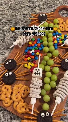 Oreo Spider Recipe — Easy Halloween Oreo Spiders