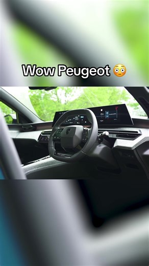 Exploring the Futuristic Peugeot E-3008 Interior | Review