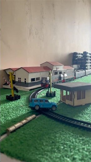 Kecelakaan Kereta Api Double Traksi Karena Mobil Mogok di Rel Kereta Api #keretaapi #toytrain #train