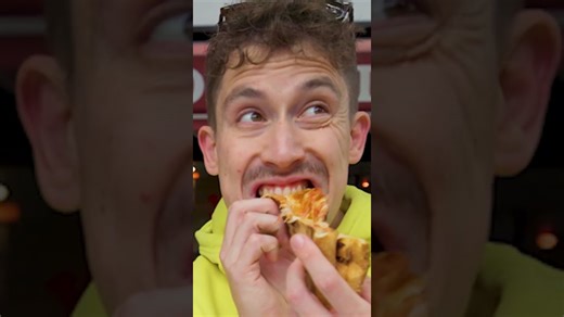 British guys try iconic NYC pizza at Joe's – cheese pull challenge!