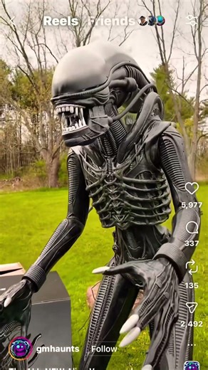 Spirit Halloween's Alien Animatronic is incredible
