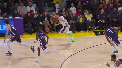 LeBron James puts it in reverse! ⏪ 📺: Kings 🆚 Lakers live SN1 📲: Stream on Sportsnet | Sportsnet