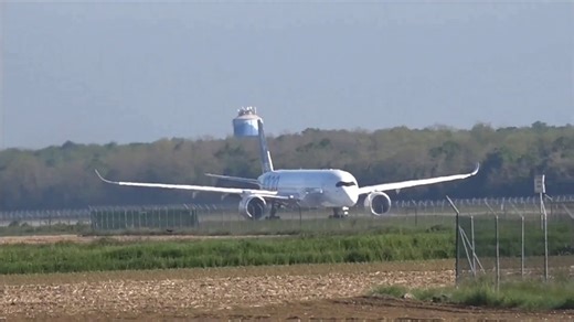 Airbus A350-1000 prototype performs a takeoff test with a simulated engine failure just after passing V1 at EuroAirport Basel back in May 2017.📹: laurentsworldofaviation747