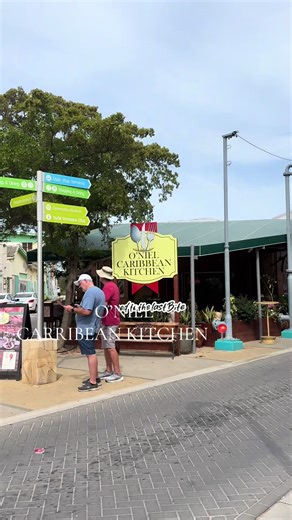 Make sure when your visiting Aruba you add this place to your itinerary! The food at O’Neil Carribean Kitchen is a must try! 🔥🔥 me and my mom went she got the Rasta pasta jerk chicken and I got the Oxtails dinner🤤🥰 @Rita👸🏾🥰❤️ #fyp #oneilcaribbeankitchen🇦🇼 #thingstodoinaruba #traveltiktok #fyppppppppppppppppppppppp