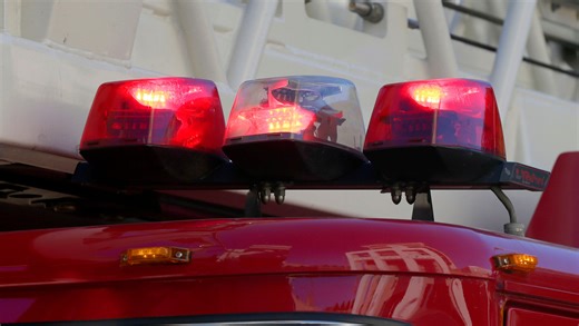 Two people rescued from Milwaukee River after kayak overturns