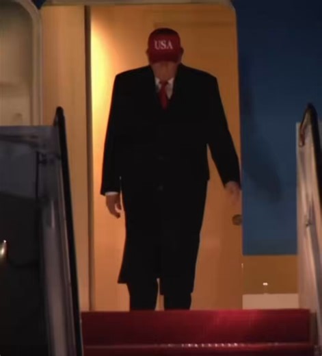 This video of President Trump getting off Air Force One is going viral as people start recognizing the Secret Service agent behind him!