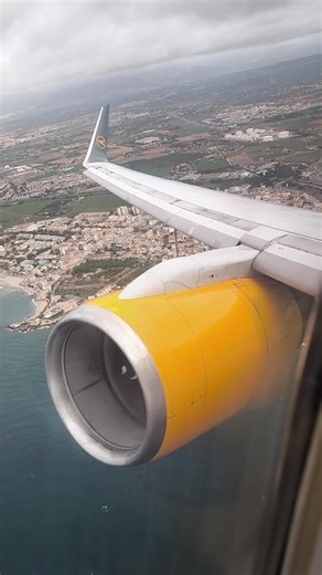 ASMR Roar of RB211 Engines on Condor Boeing 757