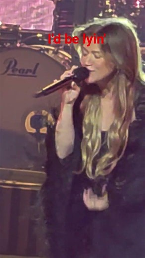 Kelly Clarkson’s First Live Performance of “I’d Be Lyin’” 🔥 #Shorts