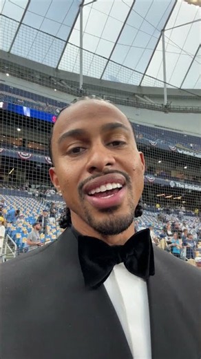 Francisco Lindor checking in after winning the Roberto Clemente Award 🤩🇵🇷