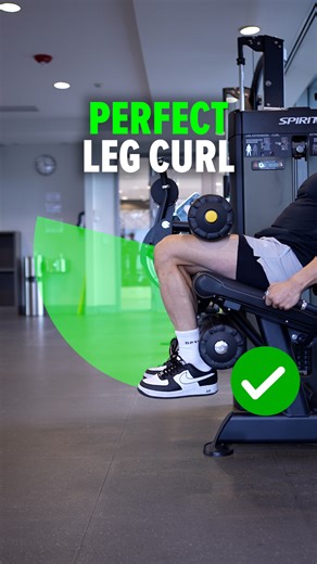 ✅ The PERFECT Seated Leg Curl Tips 1️⃣ Set the lower pad properly – Position it between your Achilles and lower calves (not on your heels). 2️⃣ Align your knees with the machine’s pivot point – This keeps tension on the hamstrings and protects your knees. 3️⃣ Keep your toes neutral or slightly up (dorsiflexed) – This helps bias the hamstrings instead of letting the calves take over. 4️⃣ Lock the thigh pad down firmly – It should press securely against your quads so you’re not lifting during reps