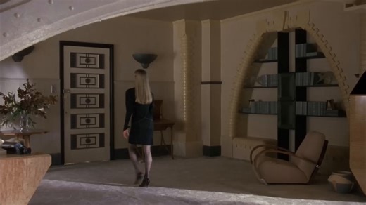 Under the Pale Moonlight” in Batman (1989) is one of Joker’s most iconic moments, delivered brilliantly by Jack Nicholson. In this scene, he utters the chilling line: “Have you ever danced with the devil in the pale moonlight?”. It’s a moment that has become emblematic of the character—both eerie and strangely elegant—capturing Tim Burton’s distinctive style and Nicholson’s unforgettable performance