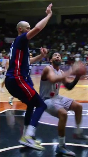Watch closely the pivot foot 👀 #FIBAWC