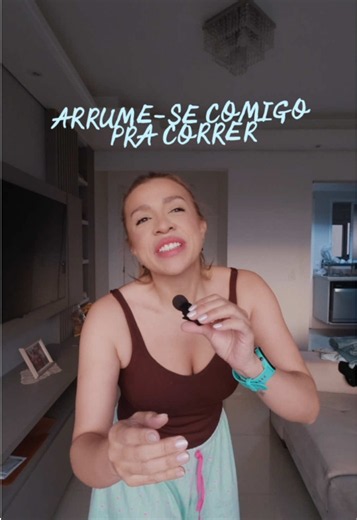 Arrume-se comigo pra correr a minha primeira prova em Porto Alegre 🤏🏼⭐️ Me conta: que nota você da pra esse lookinho? #arrumesecomigo #grwm #corridaderua #runseries #lookdecorrida