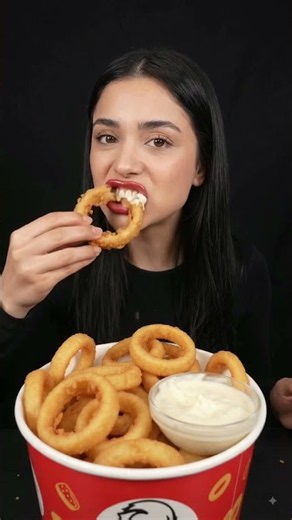 crispy onion rings 🧅 #mukbang #asmr #eatingsounds #crunchyasmr #eating