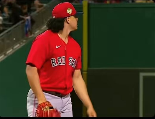 Never see another team borrow a player from the other team mid-game before 🤣. In a rare Spring Training occurrence, a Boston Red Sox minor league pitcher, Erik Rivera, pitched for the Puerto Rico national team against the Boston Red Sox on March 3, 2026, while still wearing his Red Sox uniform.